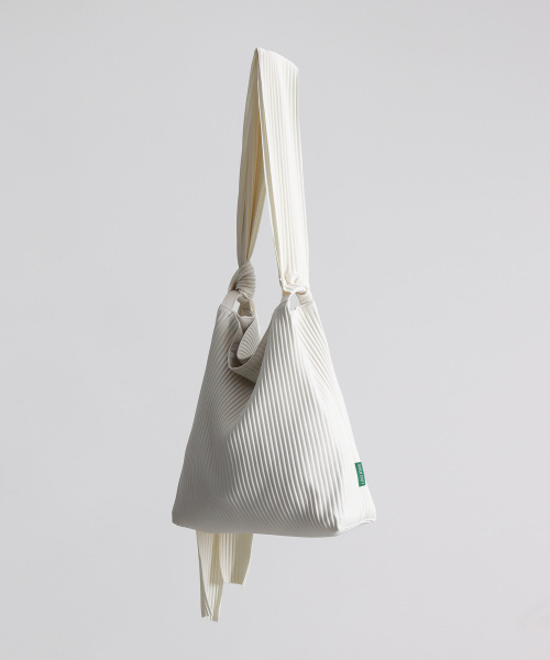 GREEN STUFF（グリーンスタッフ）の「knot bag 58 - pleats ivory（ショルダーバッグ・レディース・その他・FREE）」の2枚目の写真