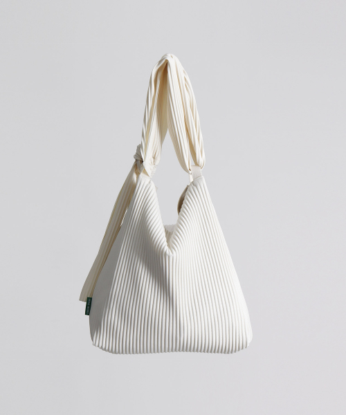 GREEN STUFF（グリーンスタッフ）の「knot bag 58 - pleats ivory（ショルダーバッグ・レディース・その他・FREE）」の5枚目の写真