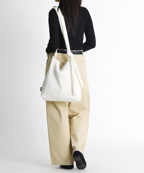 GREEN STUFF（グリーンスタッフ）の「knot bag 58 - pleats ivory（ショルダーバッグ・レディース・その他・FREE）」の6枚目の写真