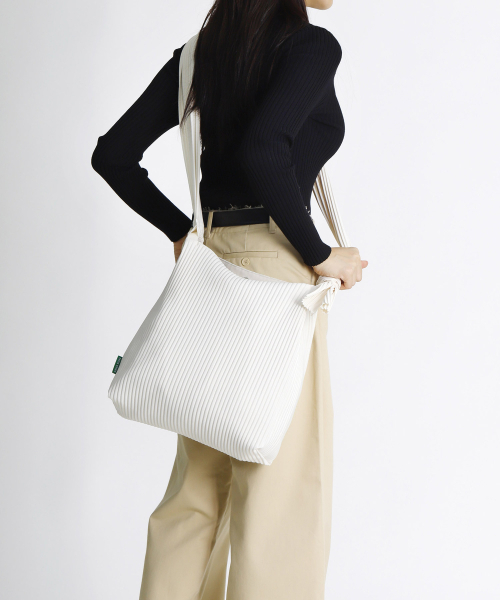 GREEN STUFF（グリーンスタッフ）の「knot bag 58 - pleats ivory（ショルダーバッグ・レディース・その他・FREE）」の7枚目の写真