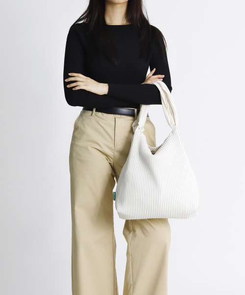 GREEN STUFF（グリーンスタッフ）の「knot bag 58 - pleats ivory（ショルダーバッグ・レディース・その他・FREE）」の8枚目の写真