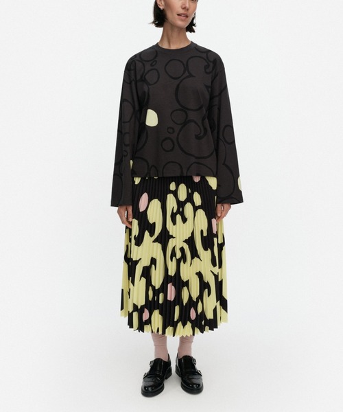 marimekko｜マリメッコのTシャツ/カットソー（ブラック/黒色系・花柄