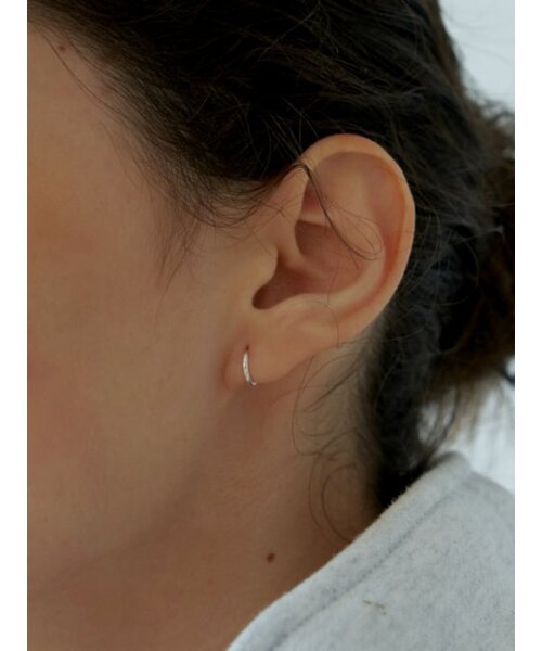 LOVE ME MONSTER（ラブミーモンスター）の「[Silver] Tiny Ring Earrings（ピアス（両耳用）・レディース・シルバー・FREE）」の3枚目の写真