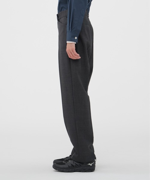 MARGARET HOWELL（マーガレットハウエル）の「CRISP WOOL PLAINWEAVE TROUSERS（その他パンツ・メンズ・グレー系その他3・LARGE/MEDIUM/SMALL）」の4枚目の写真
