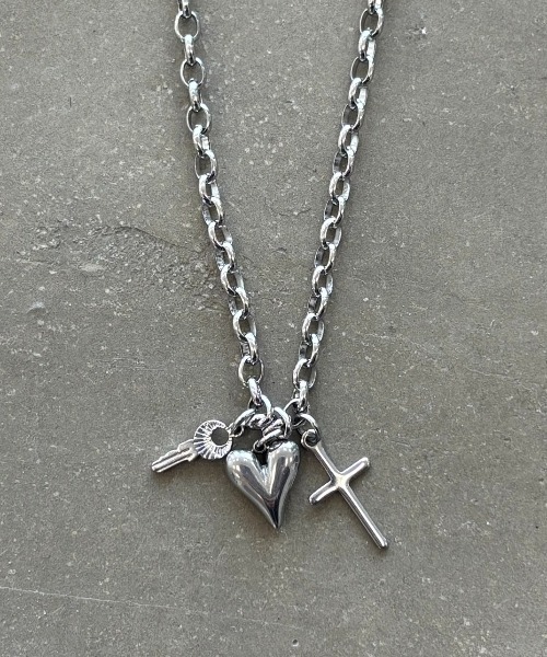 SHAGGIE（シャギー）の「【水汗に強い】トリプルチェーンチャームネックレス（ネックレス・レディース・シルバー・FREE）」の9枚目の写真