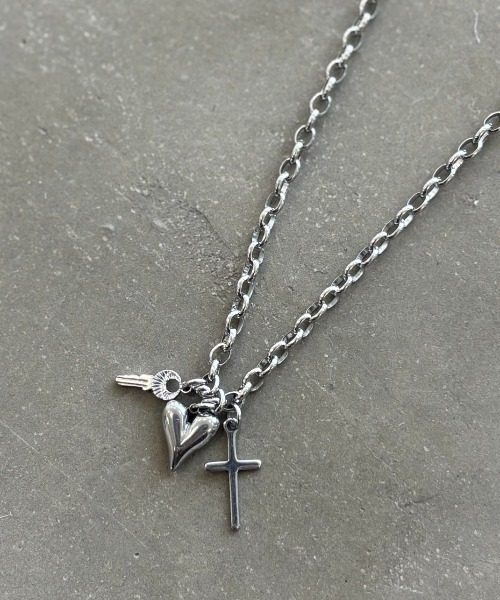 SHAGGIE（シャギー）の「【水汗に強い】トリプルチェーンチャームネックレス（ネックレス・レディース・シルバー・FREE）」の10枚目の写真