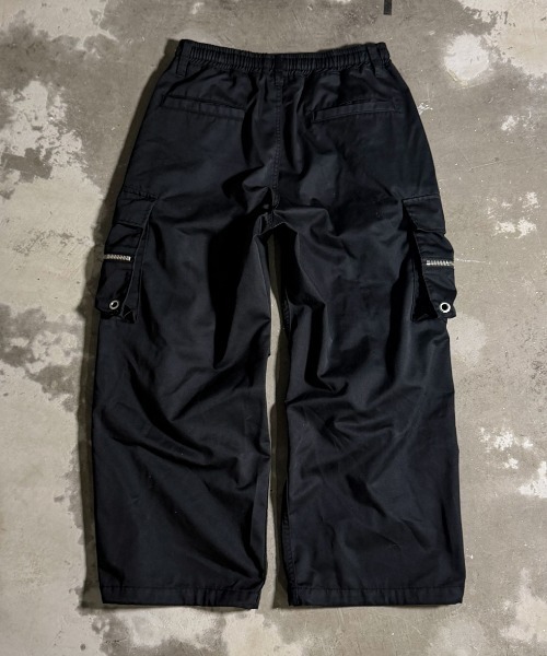 A‘gem 9（エージェムナイン）の「A'GEM/9 × .kom 『A'GEM/9/エージェムナイン』 ワイドカーゴドロストパンツ（カーゴパンツ・メンズ・ブラック・FREE）」の2枚目の写真