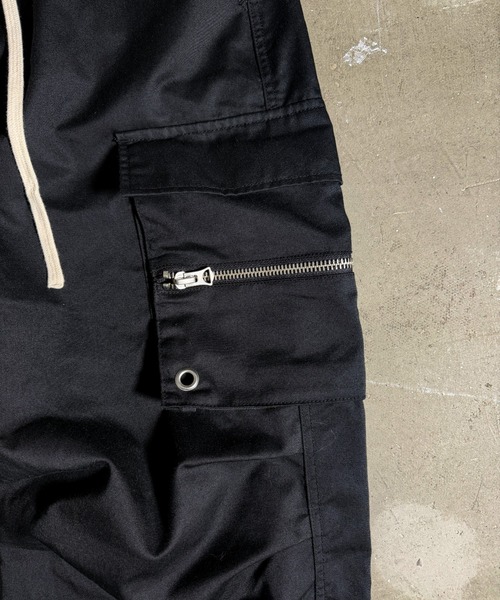 A‘gem 9（エージェムナイン）の「A'GEM/9 × .kom 『A'GEM/9/エージェムナイン』 ワイドカーゴドロストパンツ（カーゴパンツ・メンズ・ブラック・FREE）」の4枚目の写真
