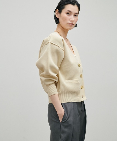 LARUTA（ラルータ）の「【LARUTA】お家で洗える金釦ポリニットカーディガン（カーディガン/ボレロ・レディース・サックスブルー/ライトベージュ/ブラック/レッド/アイボリー・FREE）」の4枚目の写真