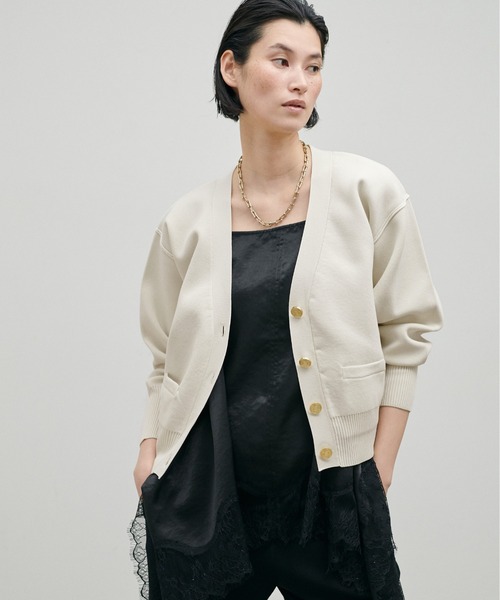 LARUTA（ラルータ）の「【LARUTA】お家で洗える金釦ポリニットカーディガン（カーディガン/ボレロ・レディース・サックスブルー/ライトベージュ/ブラック/レッド/アイボリー・FREE）」の2枚目の写真