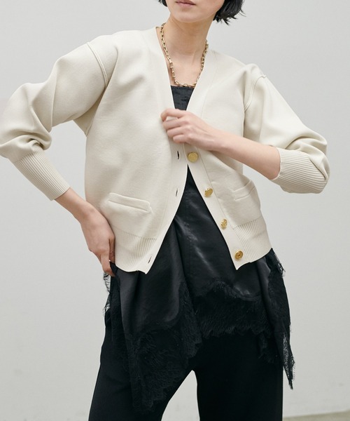 LARUTA（ラルータ）の「【LARUTA】お家で洗える金釦ポリニットカーディガン（カーディガン/ボレロ・レディース・サックスブルー/ライトベージュ/ブラック/レッド/アイボリー・FREE）」の7枚目の写真