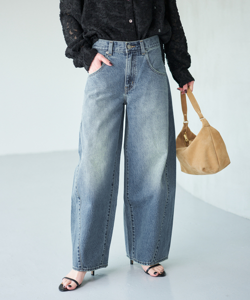 Spick & Span(スピックアンドスパン)の「LEVI'S/リーバイス 別注SMU SUPER BAGGY BARREL*(デニムパンツ・レディース・ブルー・28/27/26/25/24/23)」の13枚目の写真