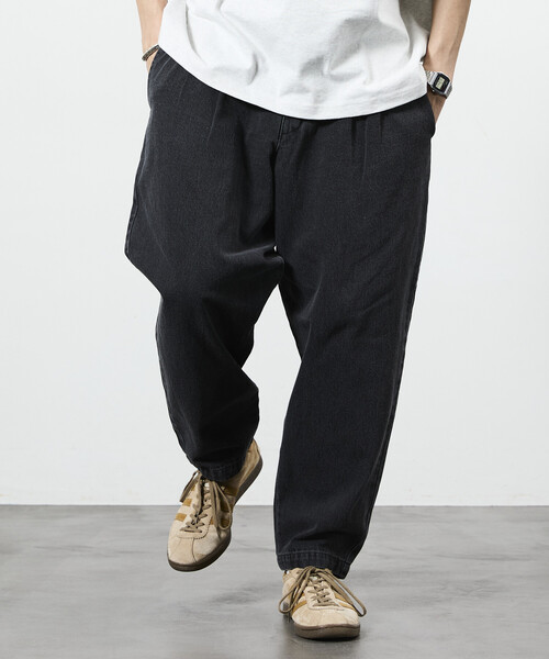 FREAK'S STORE（フリークスストア）の「限定展開 Dickies×FREAK'S STORE/ディッキーズ 別注 ワイドテーパードシルエット ツータック ワークパンツ（チノパンツ・メンズ・ベージュ/インディゴブルー/ブラック/ブラック系その他・SMALL/MEDIUM/LARGE）」の10枚目の写真