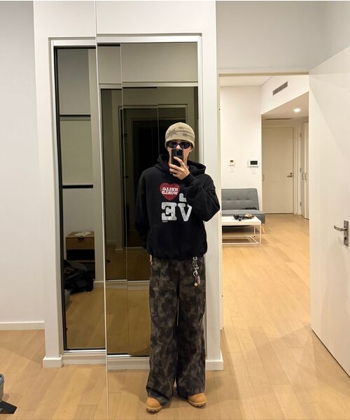 MIM the wardrobe(ミームザワードローブ)の「ヘローワールド LOVE フードパーカー_ブラック(パーカー・レディース・その他・2/3/1)」の18枚目の写真