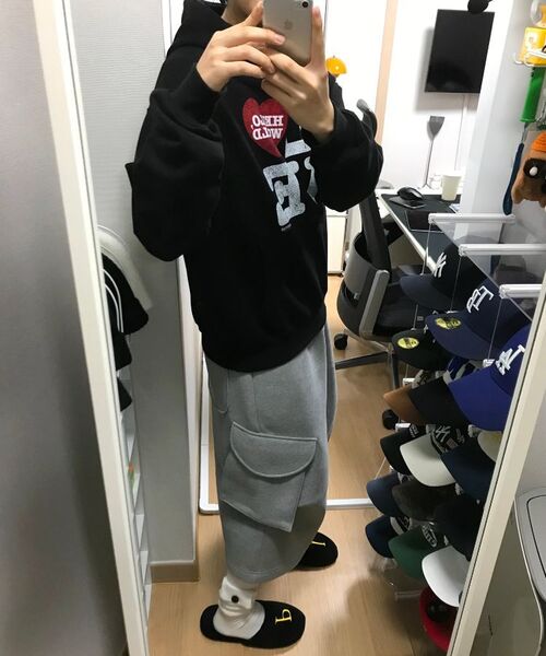 MIM the wardrobe(ミームザワードローブ)の「ヘローワールド LOVE フードパーカー_ブラック(パーカー・レディース・その他・2/3/1)」の19枚目の写真