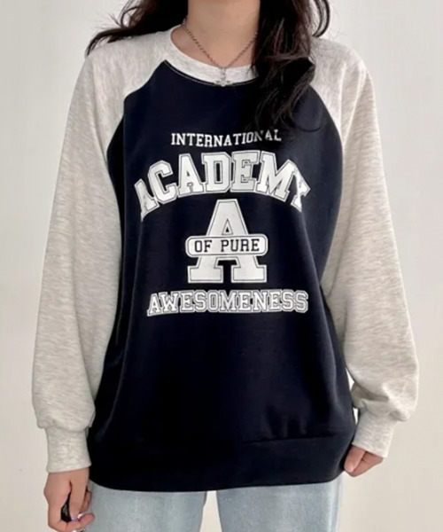 VIVID LADY(ビビッドレディー)の「カレッジロゴ 配色 ラグランスウェット ロンT(Tシャツ/カットソー・レディース・カーキ/ネイビー/ライトグレー・FREE)」の2枚目の写真