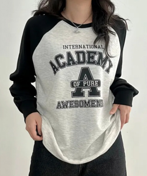 VIVID LADY(ビビッドレディー)の「カレッジロゴ 配色 ラグランスウェット ロンT(Tシャツ/カットソー・レディース・カーキ/ネイビー/ライトグレー・FREE)」の1枚目の写真