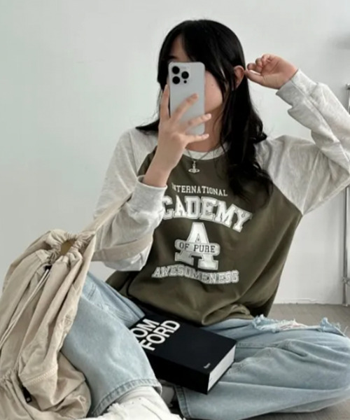 VIVID LADY(ビビッドレディー)の「カレッジロゴ 配色 ラグランスウェット ロンT(Tシャツ/カットソー・レディース・カーキ/ネイビー/ライトグレー・FREE)」の8枚目の写真
