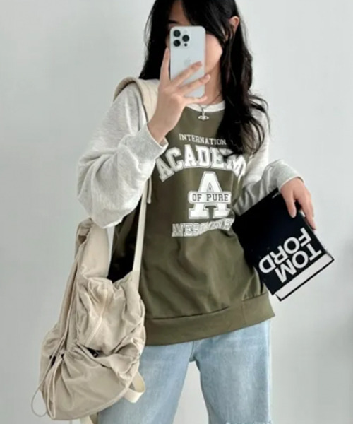 VIVID LADY(ビビッドレディー)の「カレッジロゴ 配色 ラグランスウェット ロンT(Tシャツ/カットソー・レディース・カーキ/ネイビー/ライトグレー・FREE)」の9枚目の写真