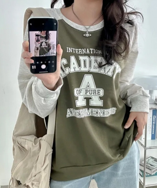 VIVID LADY(ビビッドレディー)の「カレッジロゴ 配色 ラグランスウェット ロンT(Tシャツ/カットソー・レディース・カーキ/ネイビー/ライトグレー・FREE)」の10枚目の写真
