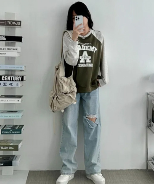 VIVID LADY(ビビッドレディー)の「カレッジロゴ 配色 ラグランスウェット ロンT(Tシャツ/カットソー・レディース・カーキ/ネイビー/ライトグレー・FREE)」の4枚目の写真