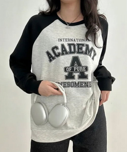 VIVID LADY(ビビッドレディー)の「カレッジロゴ 配色 ラグランスウェット ロンT(Tシャツ/カットソー・レディース・カーキ/ネイビー/ライトグレー・FREE)」の5枚目の写真