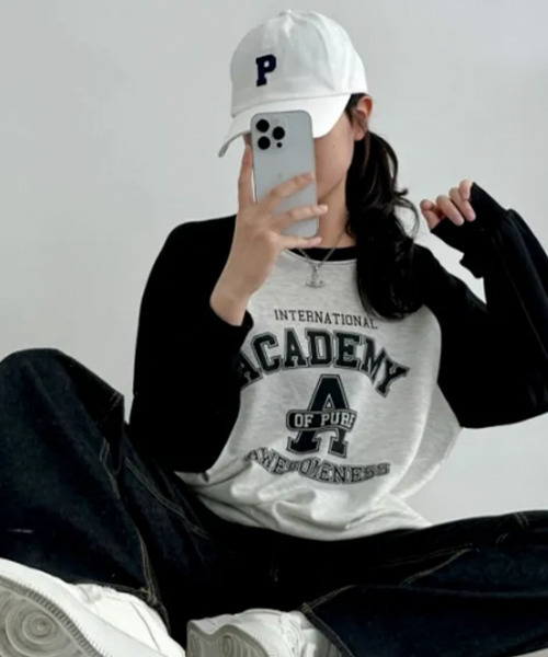 VIVID LADY(ビビッドレディー)の「カレッジロゴ 配色 ラグランスウェット ロンT(Tシャツ/カットソー・レディース・カーキ/ネイビー/ライトグレー・FREE)」の6枚目の写真