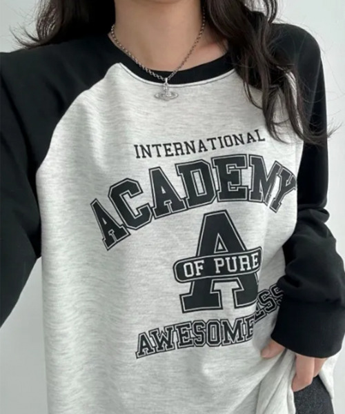 VIVID LADY(ビビッドレディー)の「カレッジロゴ 配色 ラグランスウェット ロンT(Tシャツ/カットソー・レディース・カーキ/ネイビー/ライトグレー・FREE)」の18枚目の写真