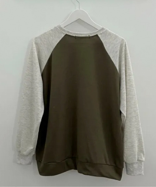 VIVID LADY(ビビッドレディー)の「カレッジロゴ 配色 ラグランスウェット ロンT(Tシャツ/カットソー・レディース・カーキ/ネイビー/ライトグレー・FREE)」の16枚目の写真
