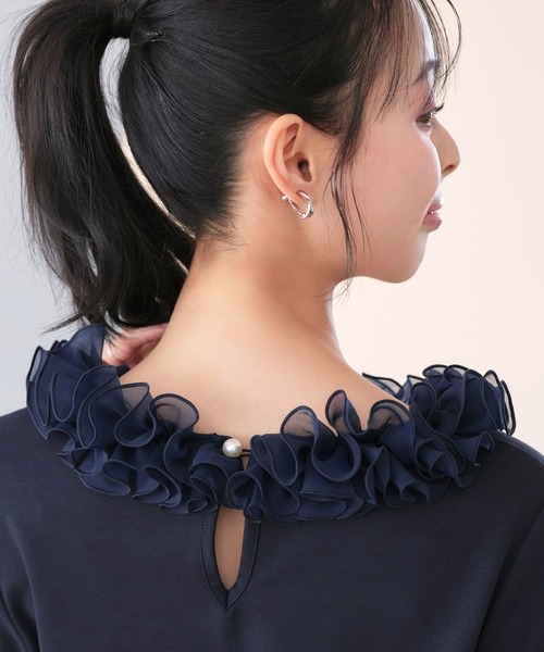 RUIRUE BOUTIQUE(ルイルエブティック)の「洗える/ストレッチ | フリル オーガンジー スムース カットソー | トップス・ブラウス・オケージョンブラウス・長袖ブラウス・きれいめカットソー・オフィスカジュアルトップス(シャツ/ブラウス・レディース・ネイビー/ブラック×ベージュ/ホワイト・S/M/L)」の14枚目の写真