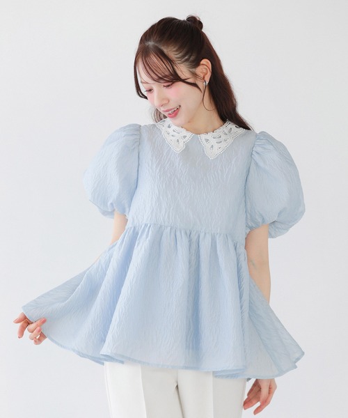 Fit more(フィットモア)の「レース衿ジャガードペプラムトップス(その他トップス・レディース・ホワイト/ブルー/ブラック・FREE)」の3枚目の写真