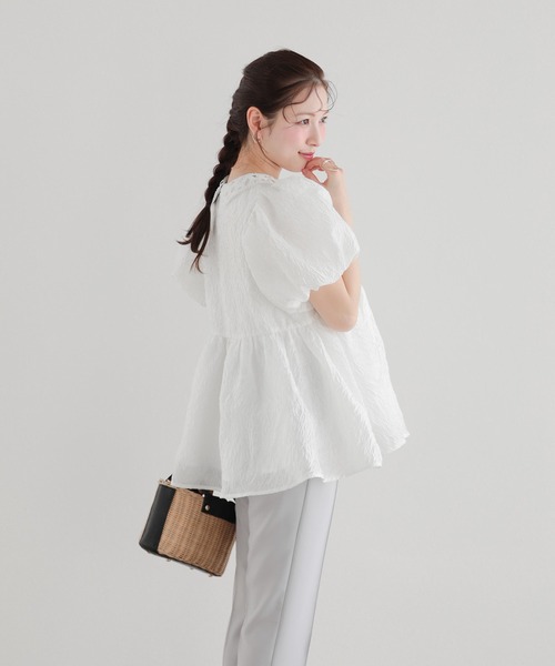 Fit more(フィットモア)の「レース衿ジャガードペプラムトップス(その他トップス・レディース・ホワイト/ブルー/ブラック・FREE)」の8枚目の写真