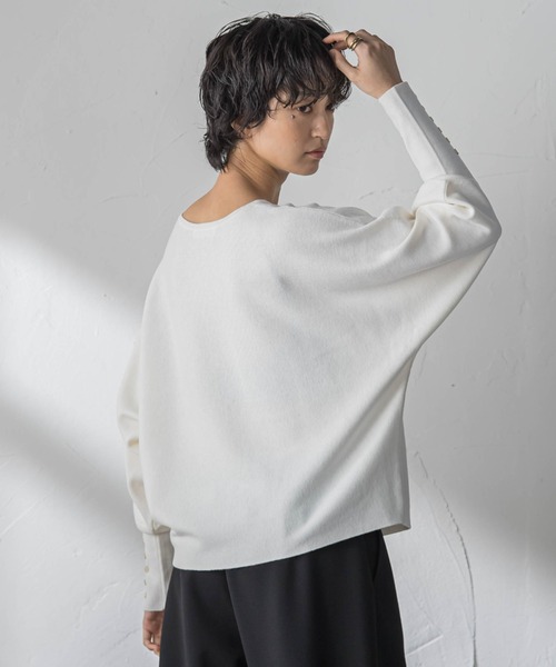 MAYSON GREY（メイソングレイ）の「袖口ボタンドルマンニットプルオーバー≪手洗い可能≫（ニット/セーター・レディース・オフホワイト/ブラック/ピンク/ブルー・M）」の15枚目の写真
