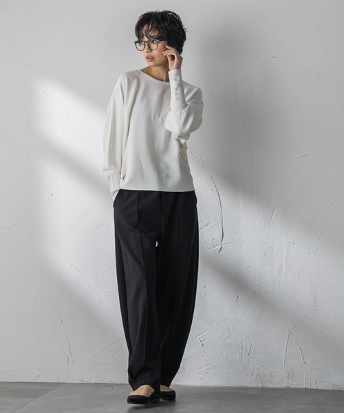 MAYSON GREY（メイソングレイ）の「袖口ボタンドルマンニットプルオーバー≪手洗い可能≫（ニット/セーター・レディース・オフホワイト/ブラック/ピンク/ブルー・M）」の6枚目の写真