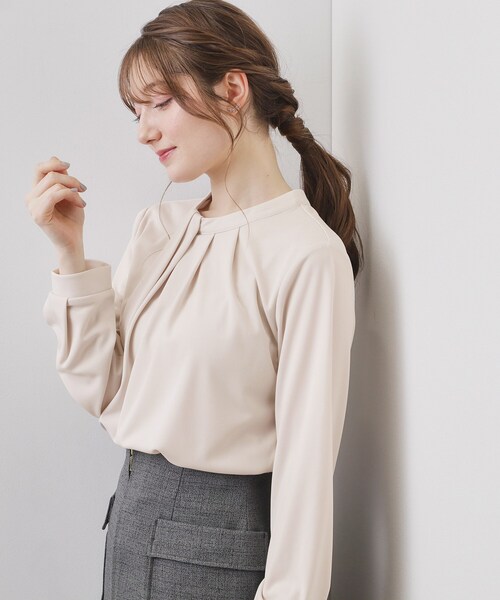 index（インデックス）の「ランダムタックトップス【洗濯機OK/吸水速乾/接触冷感/UVケア】《5col》（Tシャツ/カットソー・レディース・ネイビー/チャコール/サックスブルー系7/オフホワイト/ナチュラル・36/38/40/42）」の3枚目の写真