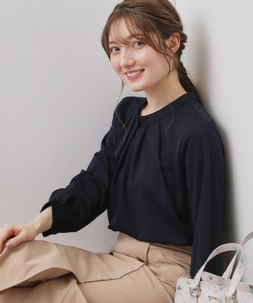 index（インデックス）の「ランダムタックトップス【洗濯機OK/吸水速乾/接触冷感/UVケア】《5col》（Tシャツ/カットソー・レディース・ネイビー/チャコール/サックスブルー系7/オフホワイト/ナチュラル・36/38/40/42）」の4枚目の写真