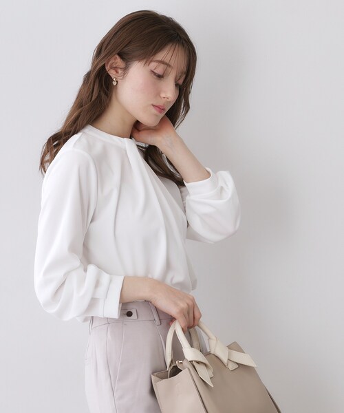 index（インデックス）の「ランダムタックトップス【洗濯機OK/吸水速乾/接触冷感/UVケア】《5col》（Tシャツ/カットソー・レディース・ネイビー/チャコール/サックスブルー系7/オフホワイト/ナチュラル・36/38/40/42）」の6枚目の写真