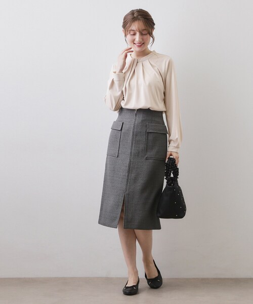 index（インデックス）の「ランダムタックトップス【洗濯機OK/吸水速乾/接触冷感/UVケア】《5col》（Tシャツ/カットソー・レディース・ネイビー/チャコール/サックスブルー系7/オフホワイト/ナチュラル・36/38/40/42）」の11枚目の写真