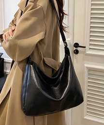 通勤や普段使いに便利!落ち着いたデザイン◎ ソフトフェイクレザーワンショルダーバッグ