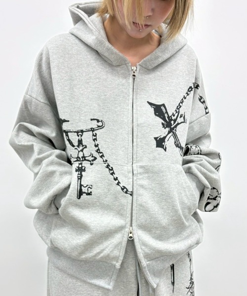 ARULE(アルール)の「A'GEM/9 × .kom 『ARULE/アルール』Chain Cross Graphic Zip Hoodie /短丈チェーンクロスグラフィックZIPパーカー(パーカー・レディース・グレー/ブラック・FREE)」の5枚目の写真