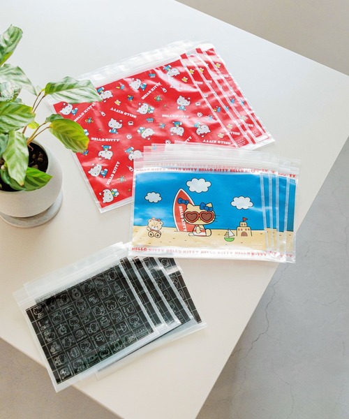 Me%（ミィパーセント）の「【HELLO KITTY】ジッパーバッグ　645161（その他雑貨・レディース・クリア・FREE）」の2枚目の写真