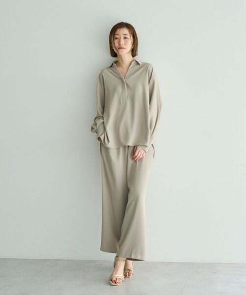 YECCA VECCA（イェッカヴェッカ）の「【2点SET】スキッパーデザインセットアップ（セットアップ・レディース・ネイビー/グレイッシュベージュ・FREE）」の4枚目の写真