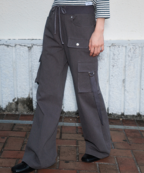 ROSEFRANTZ（ロゼフランツ）の「Cargo Slim Bootcut Pants [Charcoal]（その他パンツ・レディース・チャコールグレー・OS）」の11枚目の写真
