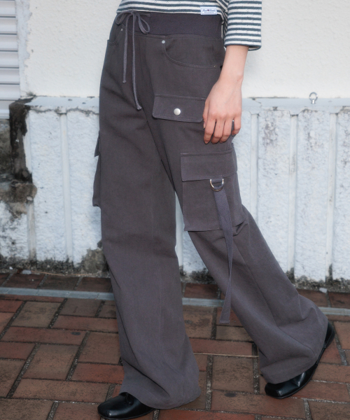ROSEFRANTZ（ロゼフランツ）の「Cargo Slim Bootcut Pants [Charcoal]（その他パンツ・レディース・チャコールグレー・OS）」の12枚目の写真