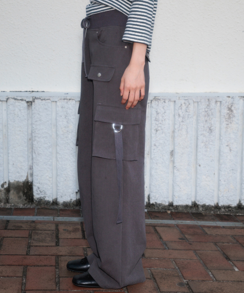 ROSEFRANTZ（ロゼフランツ）の「Cargo Slim Bootcut Pants [Charcoal]（その他パンツ・レディース・チャコールグレー・OS）」の13枚目の写真