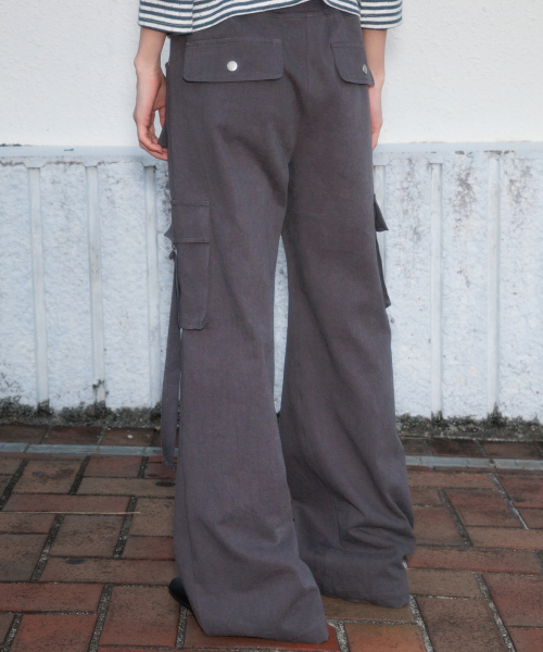 ROSEFRANTZ（ロゼフランツ）の「Cargo Slim Bootcut Pants [Charcoal]（その他パンツ・レディース・チャコールグレー・OS）」の14枚目の写真