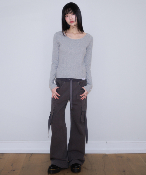 ROSEFRANTZ（ロゼフランツ）の「Cargo Slim Bootcut Pants [Charcoal]（その他パンツ・レディース・チャコールグレー・OS）」の15枚目の写真