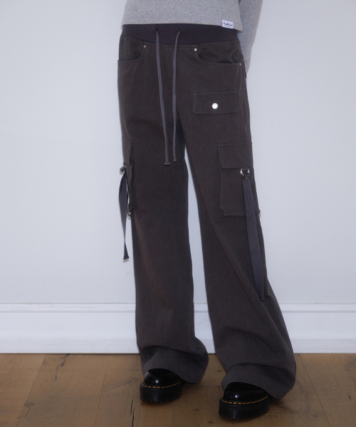 ROSEFRANTZ（ロゼフランツ）の「Cargo Slim Bootcut Pants [Charcoal]（その他パンツ・レディース・チャコールグレー・OS）」の17枚目の写真