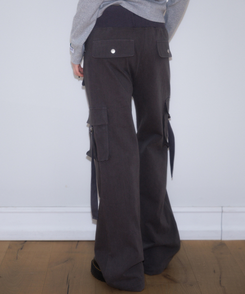 ROSEFRANTZ（ロゼフランツ）の「Cargo Slim Bootcut Pants [Charcoal]（その他パンツ・レディース・チャコールグレー・OS）」の22枚目の写真