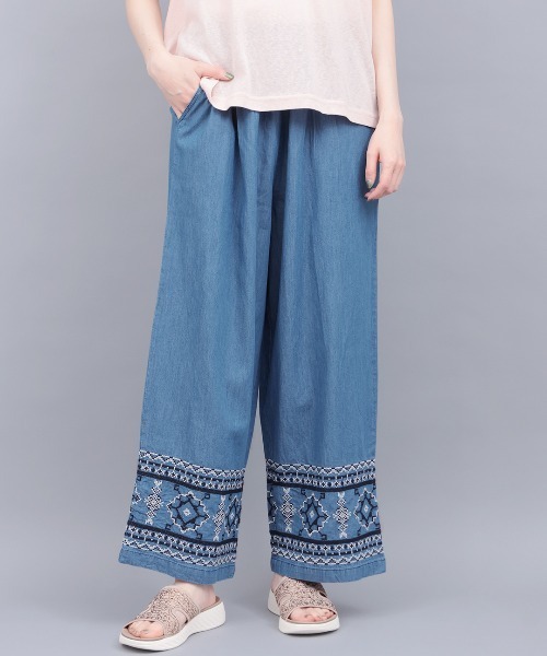 チチカカ(チチカカ)の「Shanti Shanti デニム刺繍パンツ【WEB限定】(デニムパンツ・レディース・ネイビー/ライトブルー・FREE)」の1枚目の写真